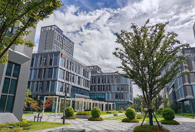 巴音郭楞工业地产投资新蓝海——新能源产业园区崛起